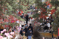 贺兰山成清明假期春游